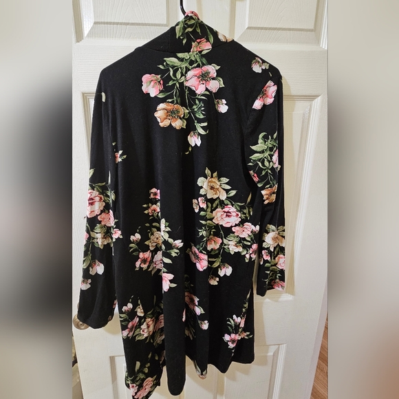 Large Suzy Shier Long Floral Cardigan - Picture 3 of 3